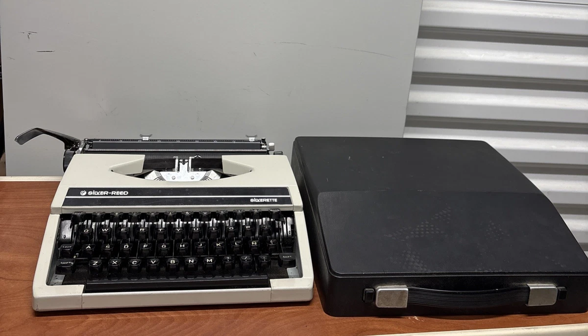 美術品・アンティーク・コレクション SILVER-REED SR-250 タイプライター
