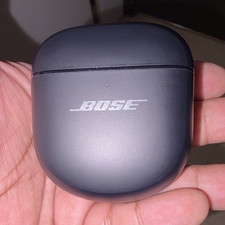 Bose QuietComfort Earbuds II Charging Case Only Black No Earbuds for parts only