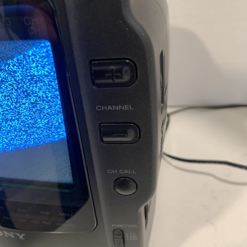 Vintage Sony Mega Watchman Walkman Portable TV AM/FM Radio FD-525 WORKS EXCELLNT - Picture 3 of 11