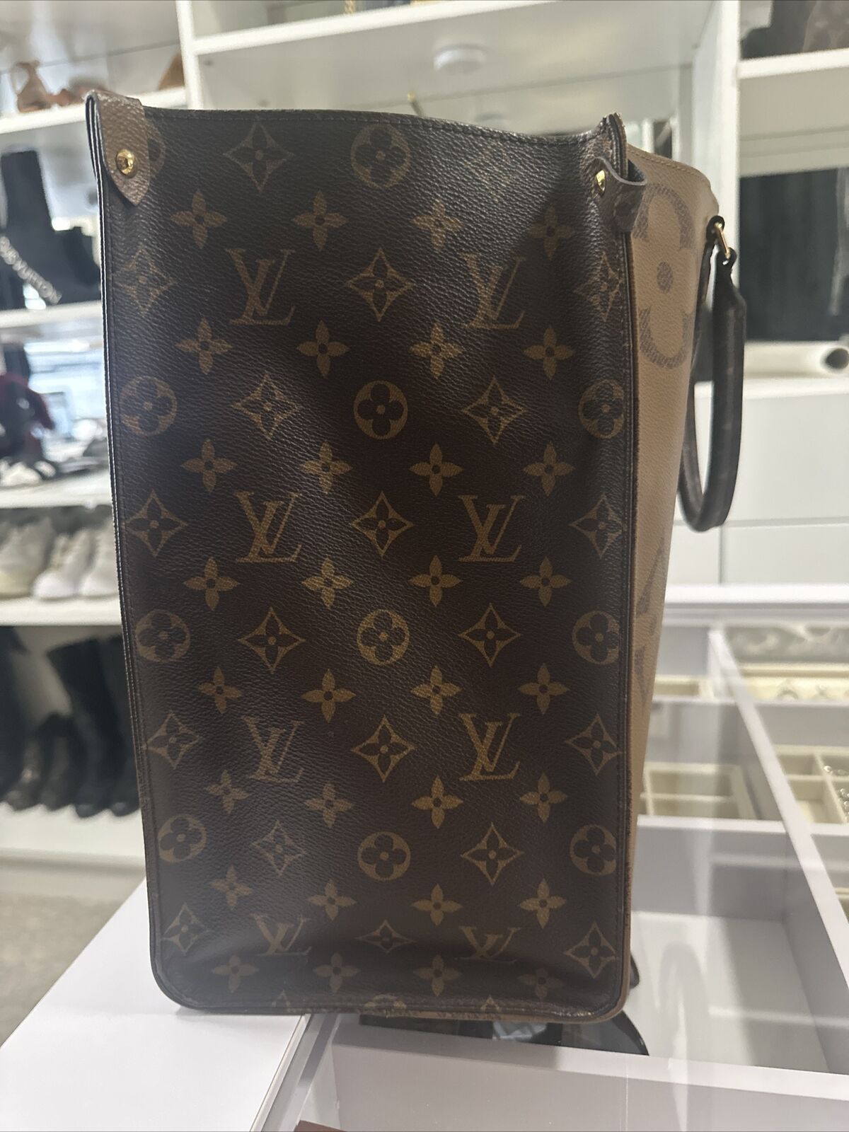 Louis Vuitton OnTheGo Tote GM (Retail $3250) AUTH… - image 4