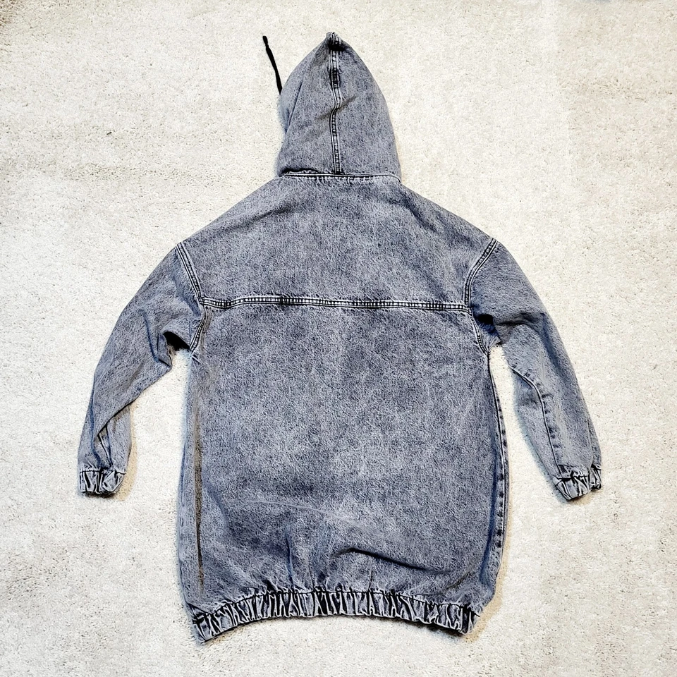 Pulôver Boohoo azul denim com capuz feminino 6 cinza lavagem ácida tamanho grande skatista grunge - Imagem 2 de 4