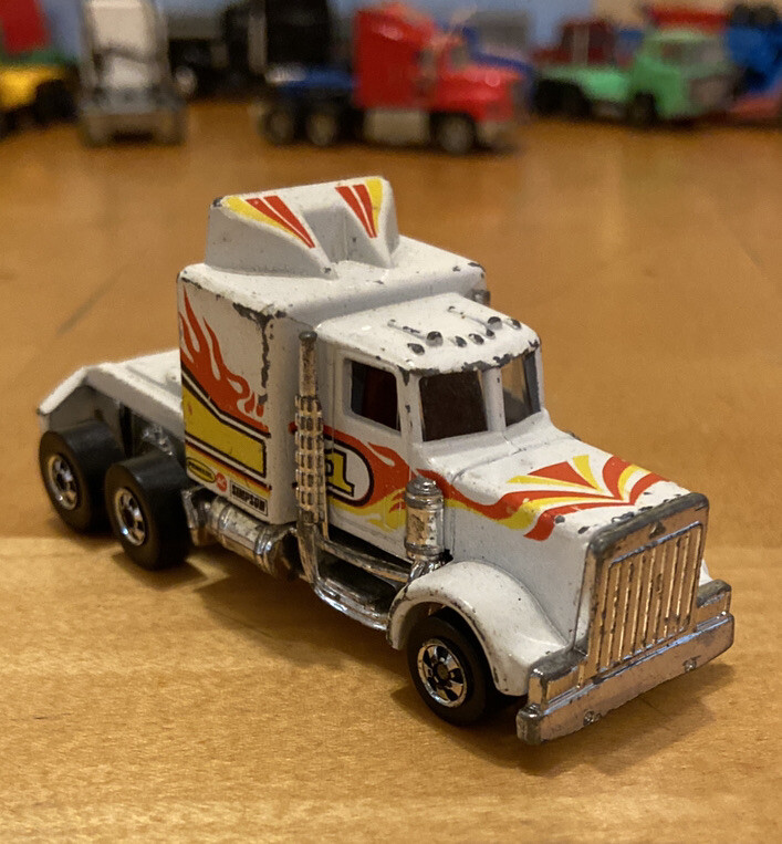 Vintage 1982 HOT WHEELS KENWORTH LONG SHOT SEMI Rare Flames Truck