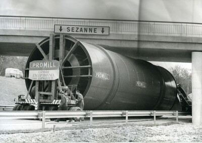 Frankreich Ozoir la Ferrière Abnormal Ladung Unfall Promill altes Foto 1969