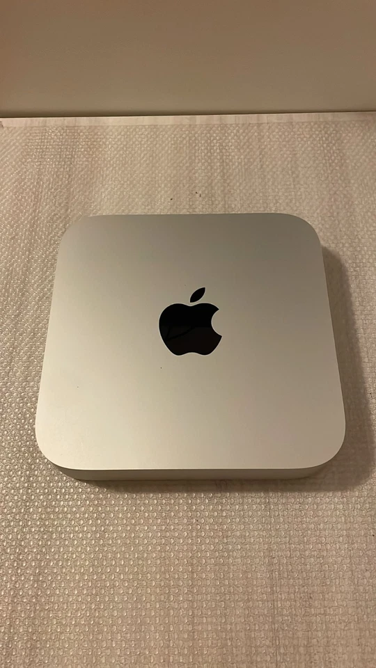 Apple Mac mini (512GB SSD, M1, 8GB, Gigabit Ethernet) Argento - Immagine 2 di 3