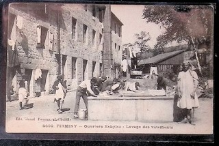 CPA Loire FIRMINY Les ouvriers kabyles lavent leur vêtements dans la fontaine