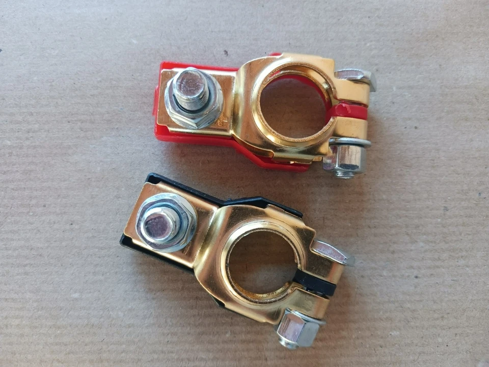 Jeu de deux cosses de batterie voiture .... - Photo 1/1