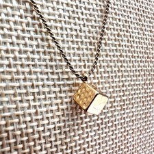 Vintage Y2K Gold Tone Hammered Cube Geometric Pendant Necklace Women's Jewelry