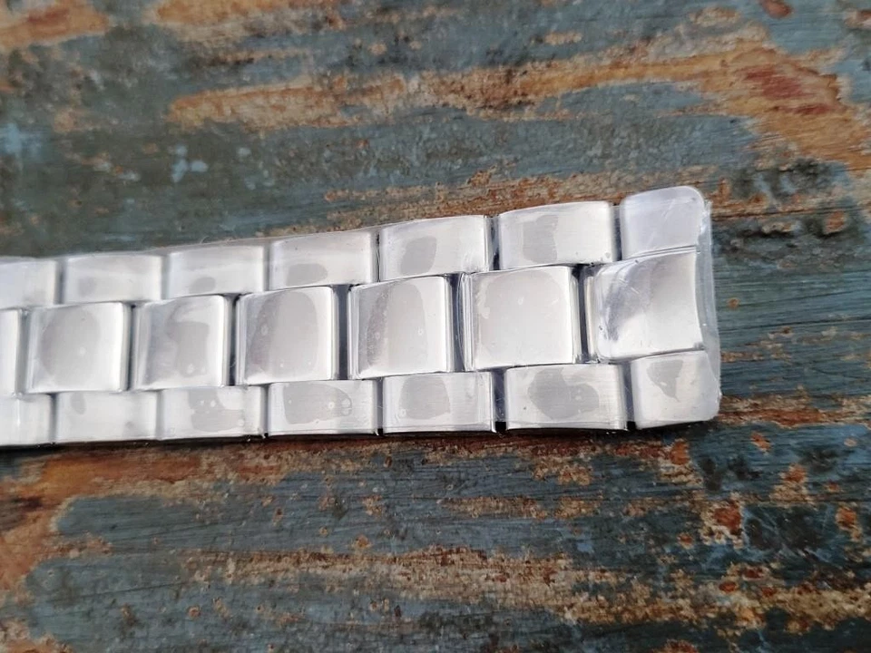 New with Tags "Swiss Army" 20mm Stainless Steel watch Bracelet w/Fliplock clasp - Image 3 of 4