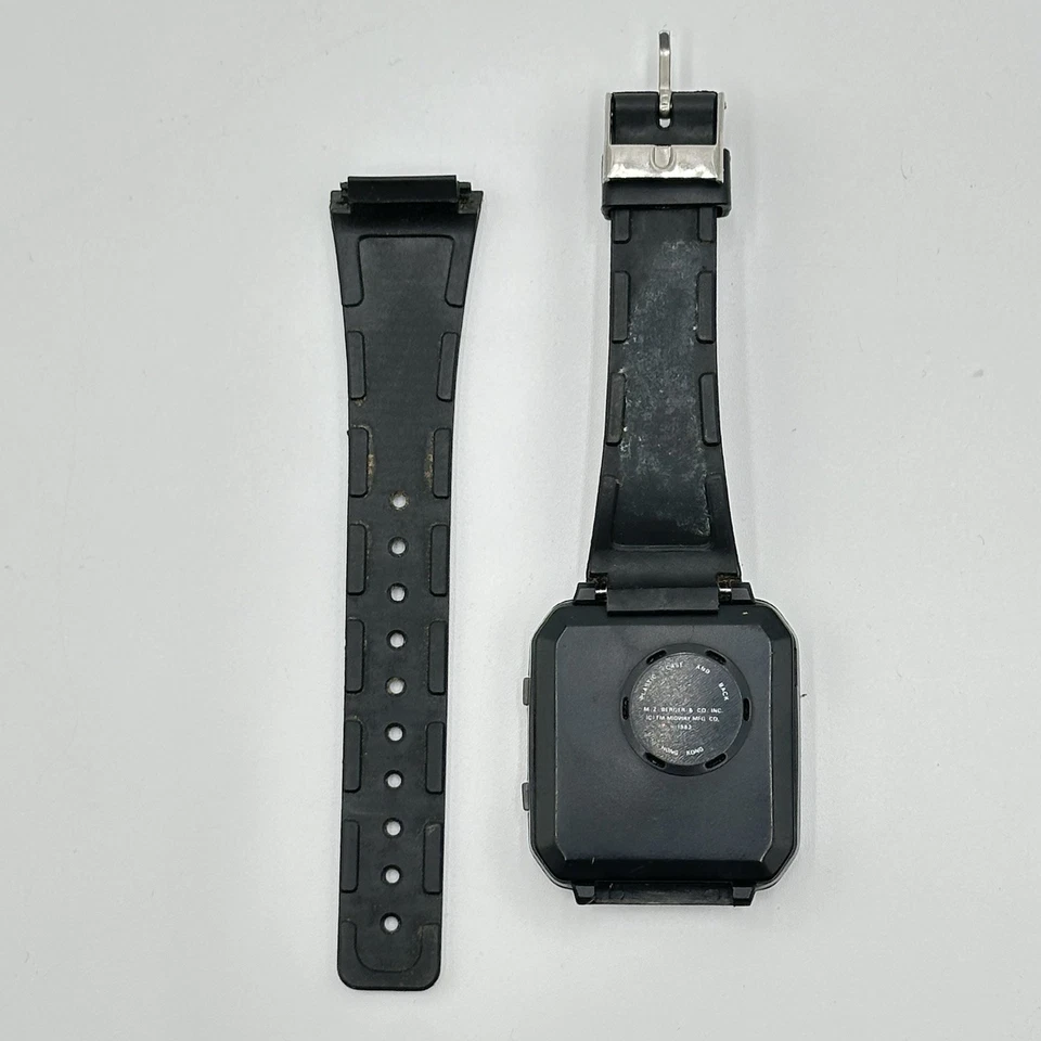 Часы с видеоиграми Nelsonic Midway Pac-Man на ЗАПЧАСТИ или РЕМОНТ 1980-е - Изображение 3 из 4