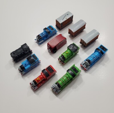 THOMAS THE TANK ENGINE MINI FIGURES LOT OF 11 TOYS 2 INCH GEORGE THOMAS MAVIS