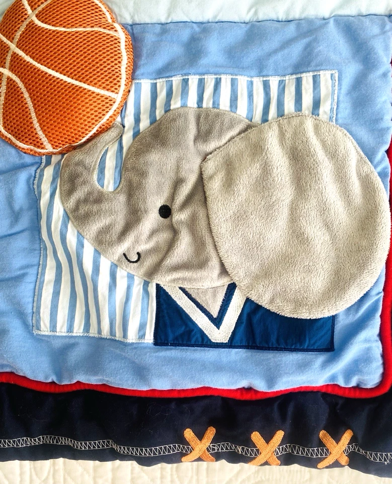 Edredón de cuna deportivo LAMBS & IVY Future All Stars azul y rojo Foto 2 de 4