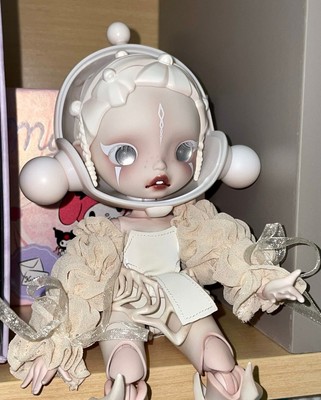 POPMART SKULLPANDA WHITE DEW アクションフィギュア