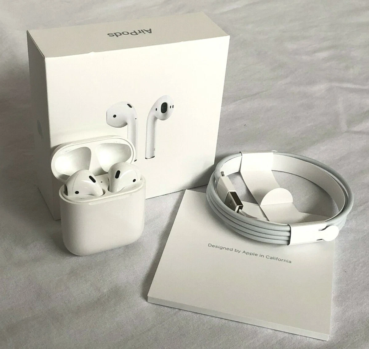 Apple AirPods MMEF2AM/A Wireless Bluetooth Earbuds A1523 A1722 A1602, White