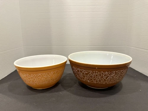 Vntg Pyrex Woodland Brown Set of 2 Nesting Mixing Bowls (402 & 403)