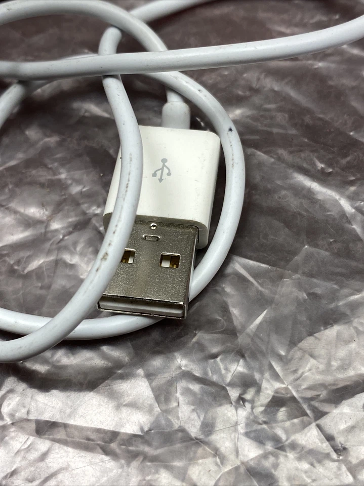 Used Apple A1152 USB Wired Optical Mouse - Image 4 of 4