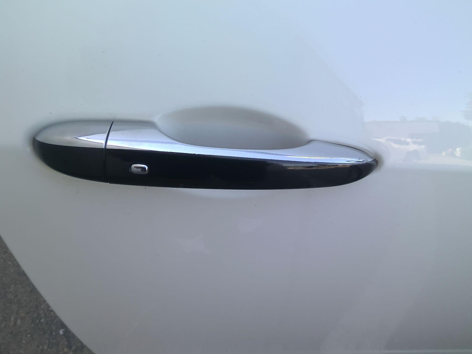 2014 MASERATI GHIBLI Right Passenger Side Front Outside Door Handle W/ BUTTON
