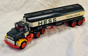 1984 Hess Gasoline Tanker Truck Bank No Box Not Working Complete Good Condition
