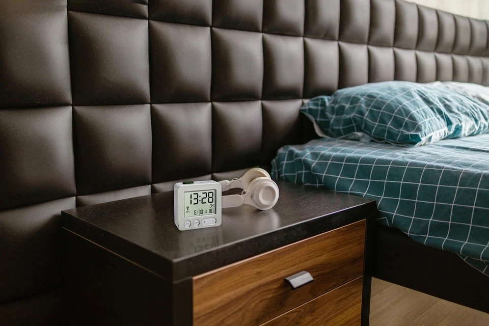 TFA Dostmann 60.2545.54 Sveglia digitale radiocomandata plastica bianco/argento - Immagine 2 di 4