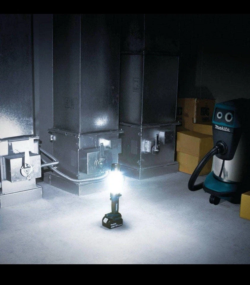 Makita LED Work Light Flashlight Lantern 18V LXT Cordless 710 Lumens Tool Only - Image 4 of 4