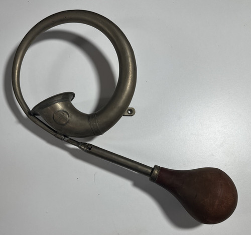 INTERNATIONAL TRUMPET HORN BULB AIRHORN  VINTAGE METAL  TAXI / CAR FREE SHIPPING