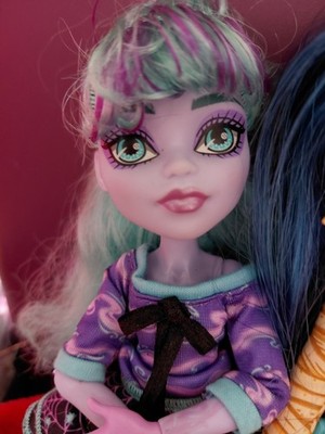 Monster High Lot Twyla, Cleo,Abbey, Draculaura, Lagoona Displayed Only ,Stands
