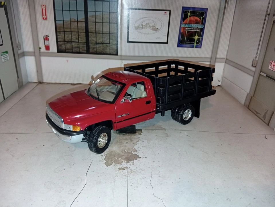 dodge ram 1/18 - Photo 1/4