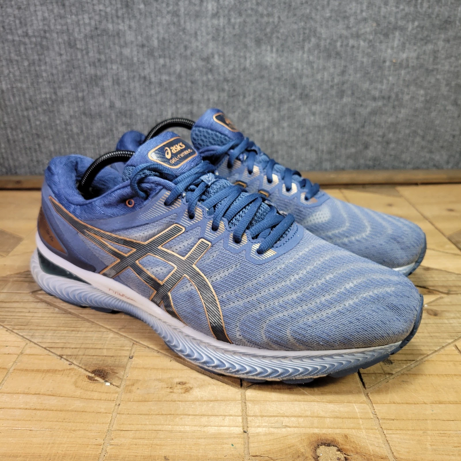 Scarpe ASICS GEL Nimbus 22 Uomo Taglia 11 Grigio Ghiacciaio Grigio Grafite 1011A680