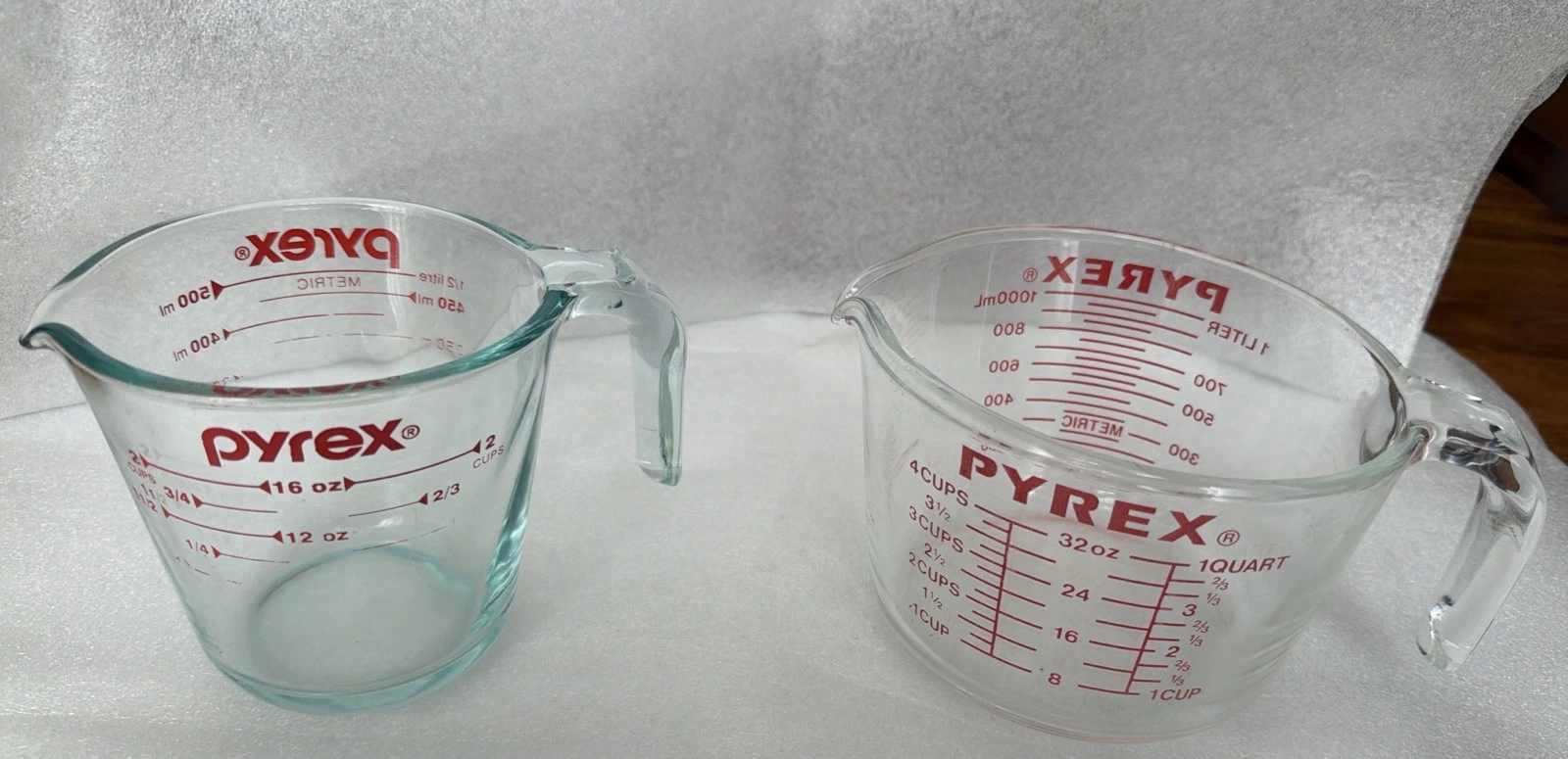 Pyrex Red Letter Glass Measuring Cup Set 2-Piece 32 Oz 4 Cups & 16 Oz 2 Cups