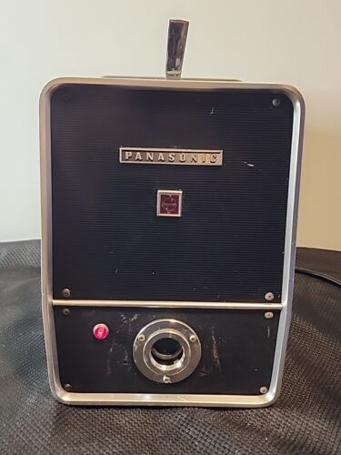 RARE VINTAGE 1974 WV-350P VIDICON PANASONIC TV CAMERA WITH BUILT IN MONITOR - Picture 3 of 19