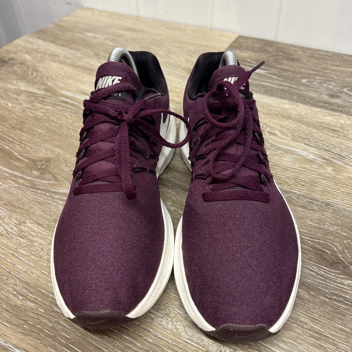 women's nike running shoes burgundy