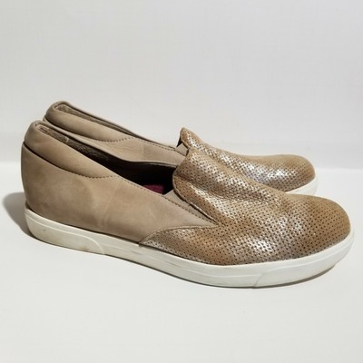 munro lulu slip on sneaker