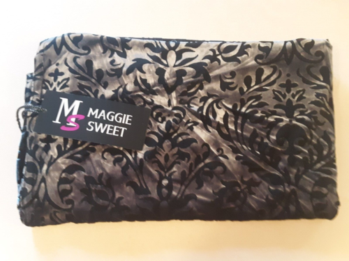 Sciarpa scialle Maggie Sweet Wrap 63"" x 27"" grigio velluto burnout nuova con etichette nuova con etichette - Foto 1 di 6