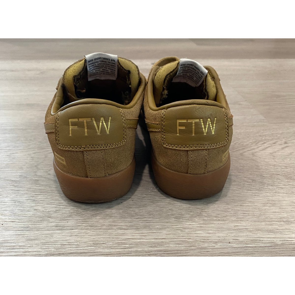 Nike SB x Supreme Blazer Low GT Suede Sneakers Men's 7 /W's Nike SB x Supreme Blazer Low GT Suede Sneakers Men's 7 /W's