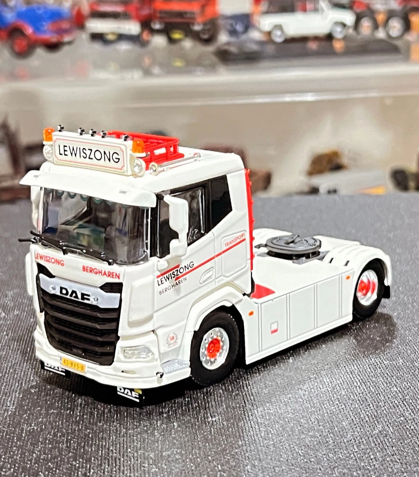 DAF XF SL 4x2 "Lewiszong Transport V.O.F."  WSI truck models 1:50 scale - Image 2 of 4