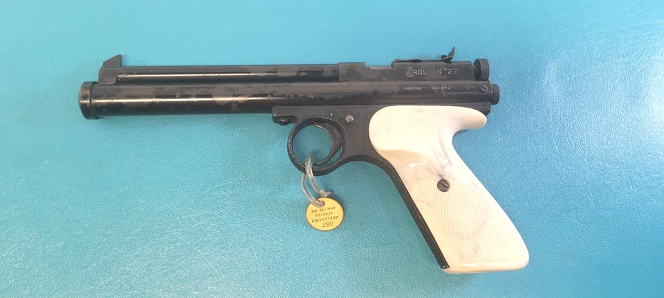 Vintage Crosman 116 22 Cal. Air Pistol CO2 + Provenance 390 - Image 2 of 4