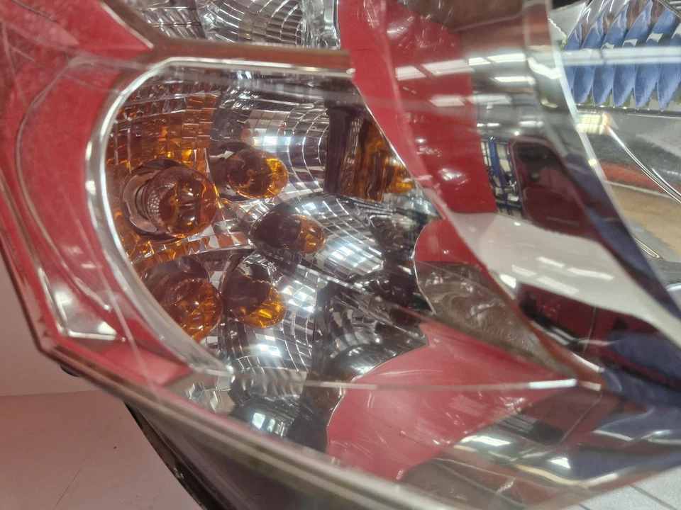 PEUGEOT PARTNER HEADLIGHT DRIVERS SIDE OFFSIDE RH HEADLAMP 2013 - Image 4 of 4