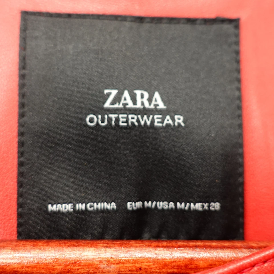 Jaqueta de Moto Vermelha Feminina XS Cropped Fina Couro Sintético Sem Gola Motociclista Rocker ZARA - Imagem 4 de 4