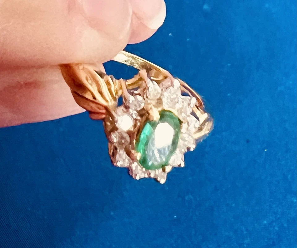Emerald and Diamond Ladies Cocktail Ring Sz6 14K Marked. Vintage Jewelry Estate - Image 4 of 4