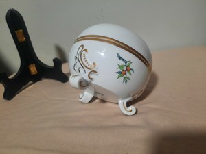 VINTAGE HEREND PORCELAIN COVERED SUGAR BOWL