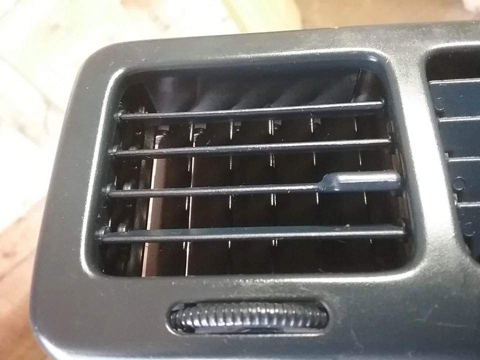 Mazda MPV 1991-1995 tablero delantero izquierdo ventilación de aire con interruptor de control de aire acondicionado  Foto 3 de 4