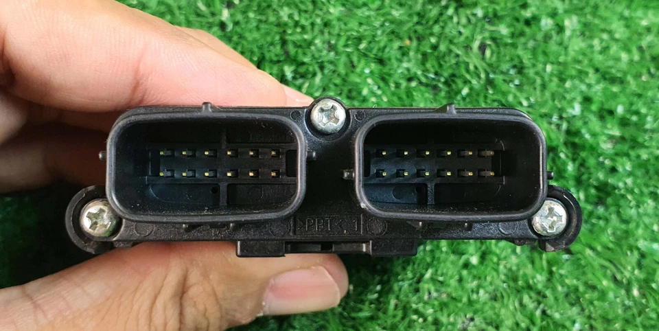 Módulo de detección de ocupación por computadora Toyota 89952-35011 OEM usado: se adapta a Scion Camry Foto 4 de 4