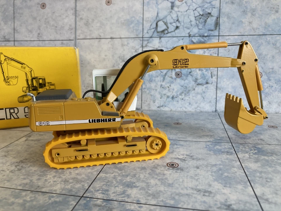 Conrad 1/50 Liebherr 912 Excavator #2829 - Image 3 of 4