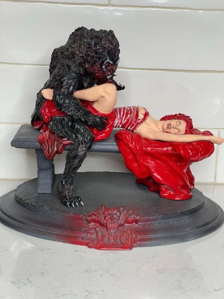 Dracula and Lucy Diorama Resin Model Hobby Kit 100% ORIG CAST 06DCC01 - Image 2 of 4