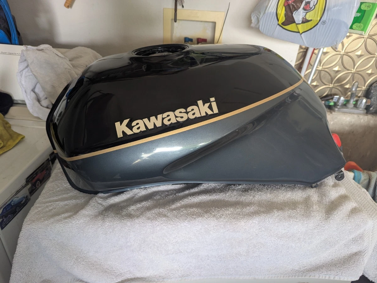 【再々値下げ】ギネス　タンク Preços baixos em Tanques de Gasolina para Kawasaki GPz1100 | eBay