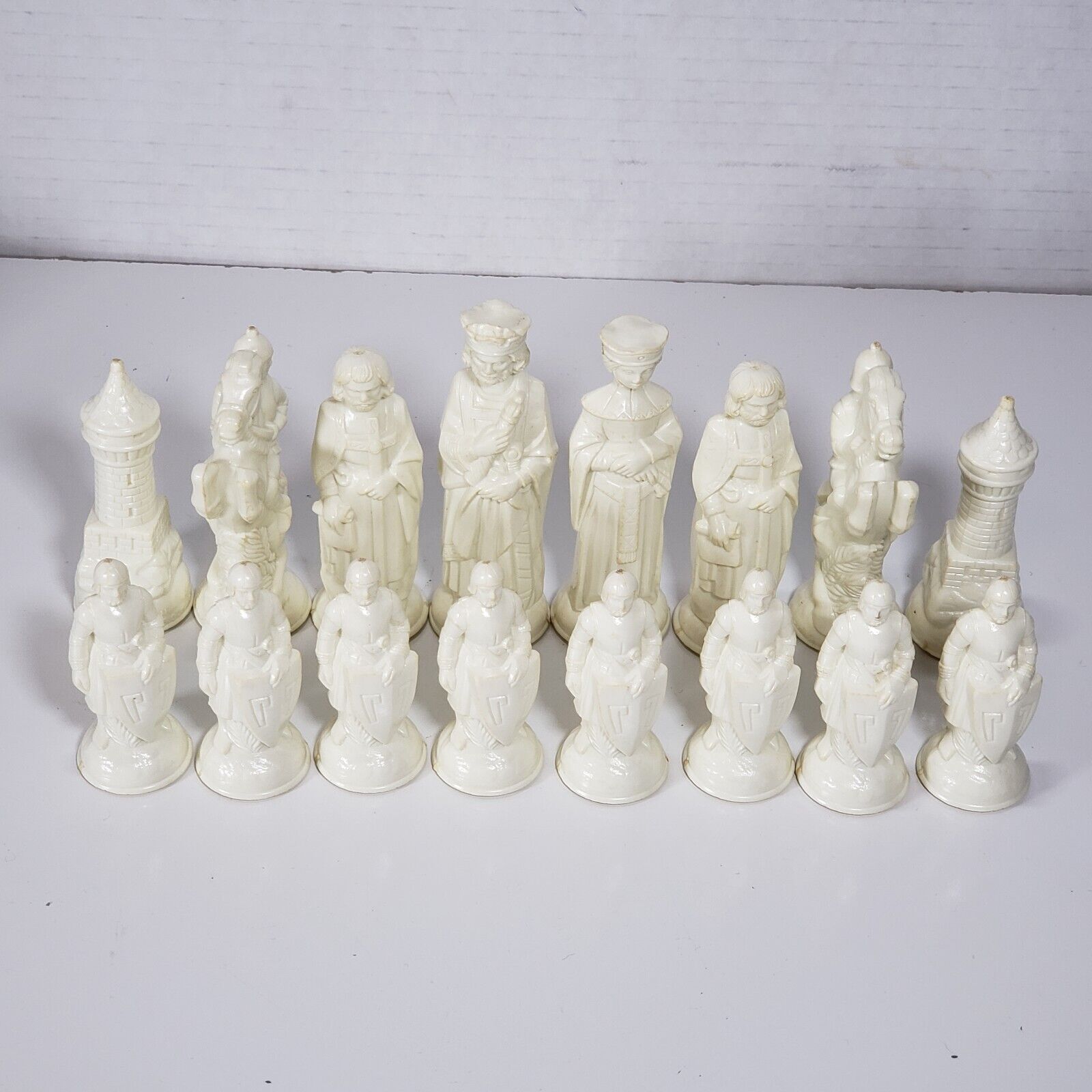 COMPLETE ANRI & LOWE CHESS SET 32 PIECES NO BOARD