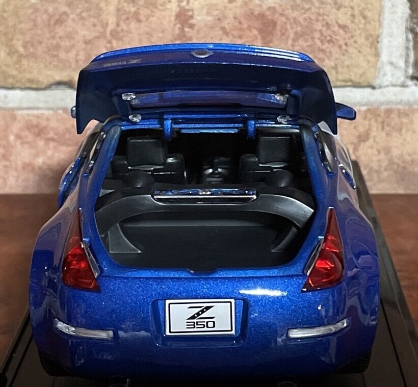 2003 NISSAN 350Z BLUE 1:18 YAT MING ROAD SIGNATURES DELUXE