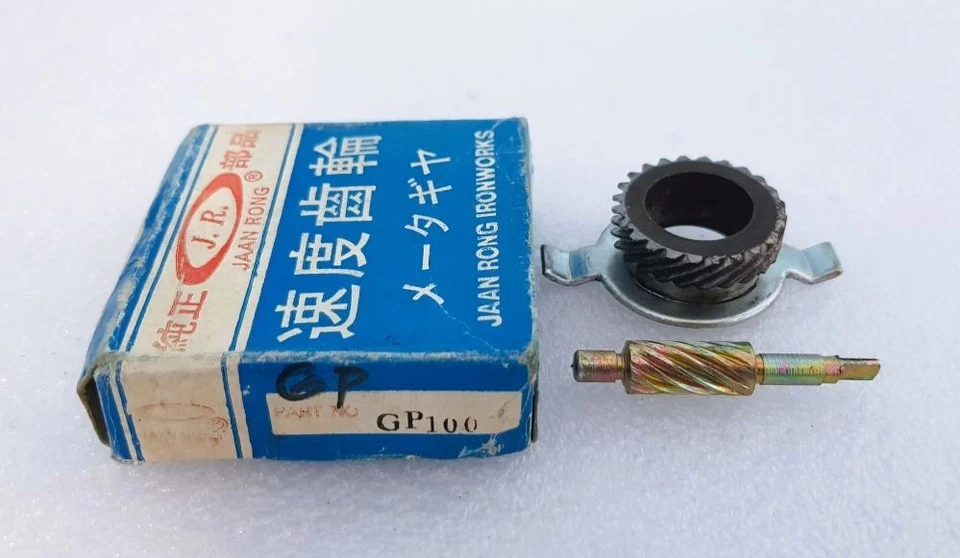 NOS SUZUKI GP100 GP125 SPEEDOMETER GEAR PINION - Image 4 of 4