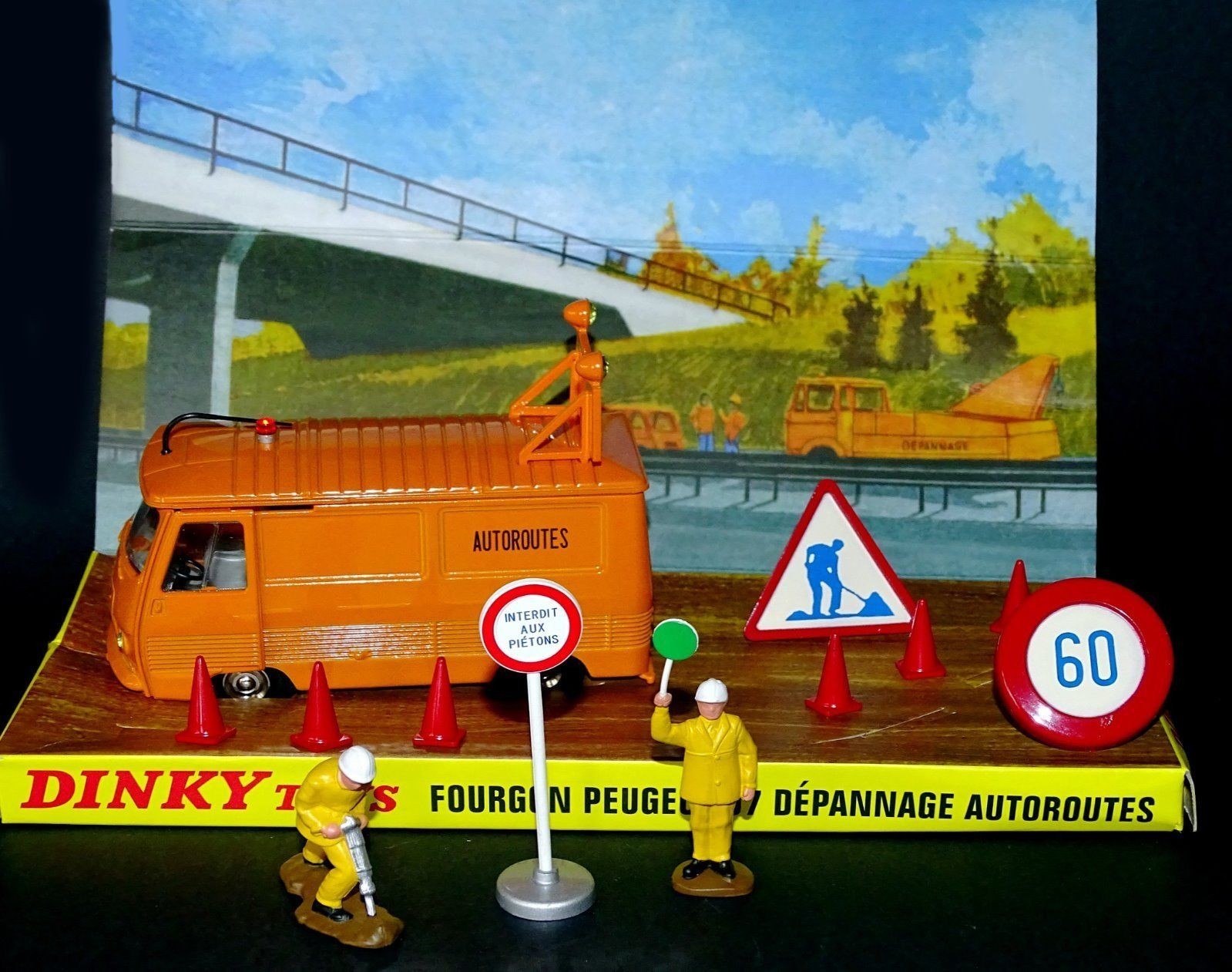 Peugeot J7 Autoroute Dinky Toys 570A Atlas véhicule miniature 1/43 orange