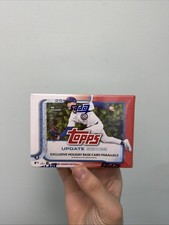 2025 Topps Update Series Baseball Card Pack – Exclusive Holiday Parallels MLB