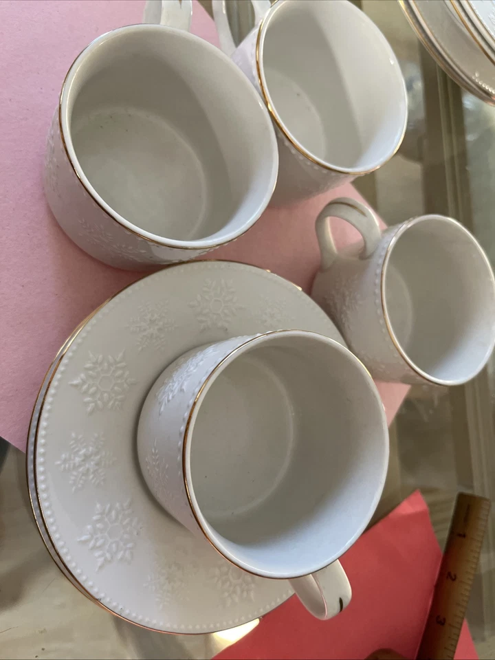 4 Libbey Crystal Snowflake Tableware Coffee Cups /2 Saucers  Gold Trim Embossed - Image 3 of 4